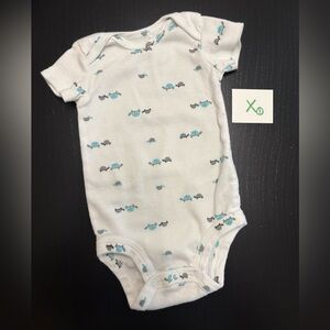 ⭐️5/$10.00⭐️— Carter’s White and Blue Whale Tuetle Baby Onesie
